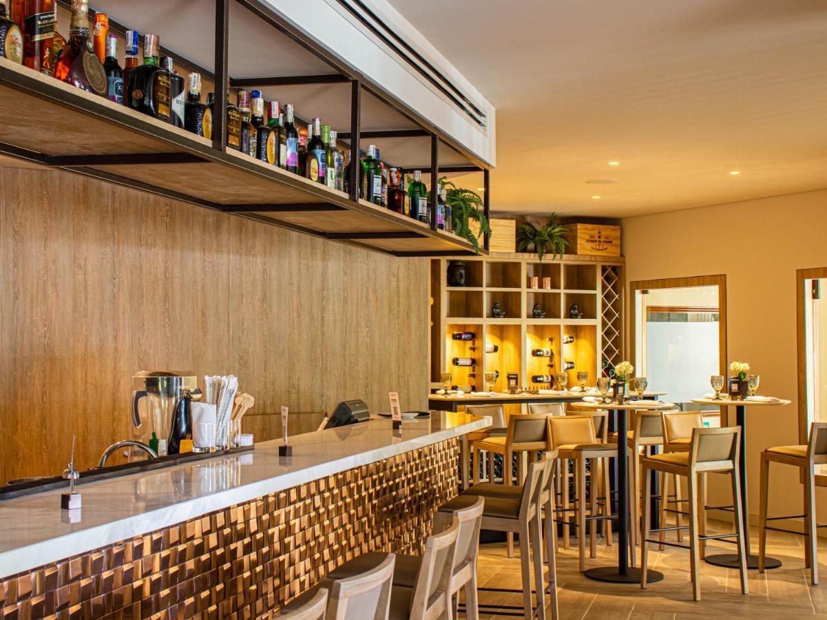 Hotel Estelar Altamira Ibague Exterior photo The bar at the restaurant
